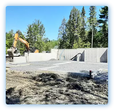 Travaux d’excavation et fondations en Estrie par Les Entreprises Talbot – Chantier de construction neuve à Sherbrooke avec installation de semelles et murs de fondation en béton.